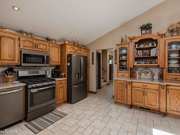 4th image of 8117 Farmingdale Dr