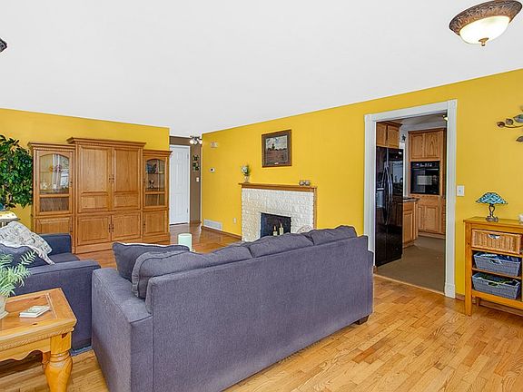 5th image of 4712 188th St SW