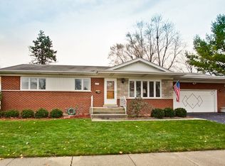 114 N Owen St, Mount Prospect, IL 60056