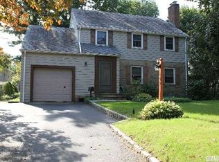 159 Luquer Rd, Port Washington, NY 11050