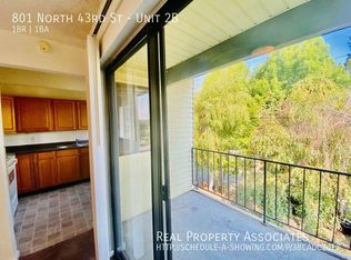 801 N 43rd St APT 2B, Seattle, WA 98103