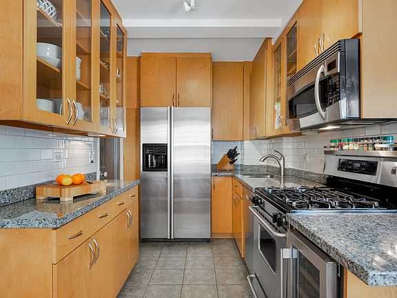 4th image of 230 W End Ave #16GA