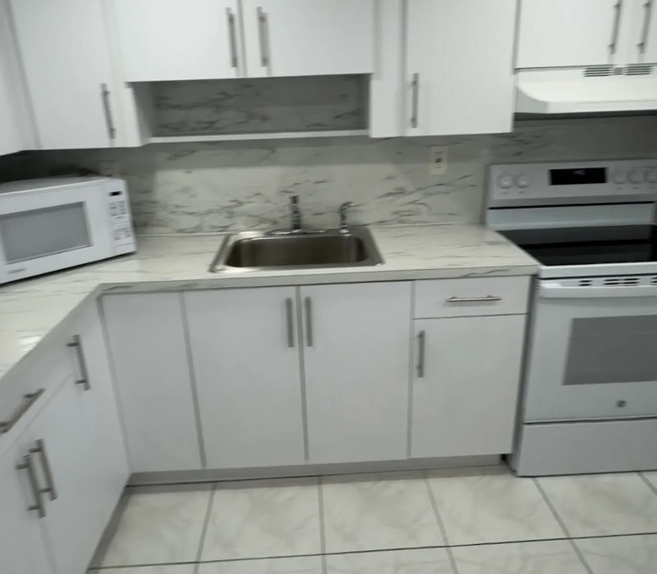 2 bed, 956 sqft, $2,200 — Photo 3