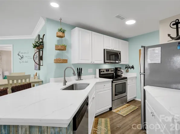18857 Vineyard Point Ln, Cornelius, NC 28031