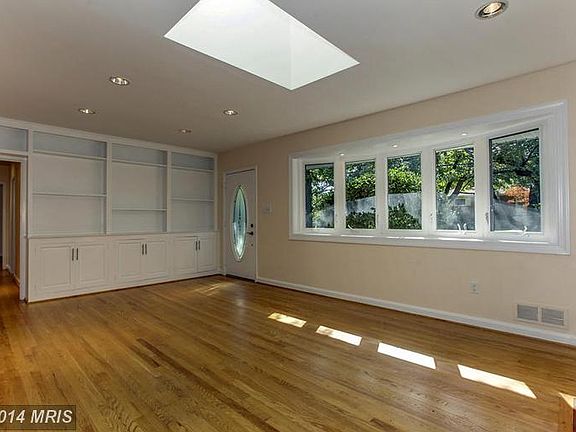 3rd image of 9327 E Parkhill Dr