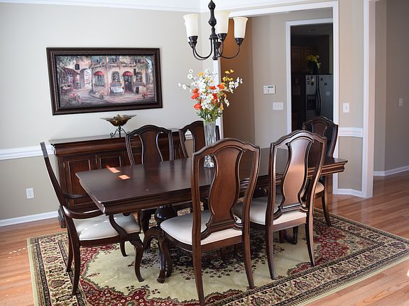 4th image of 10428 Gunnison Ln