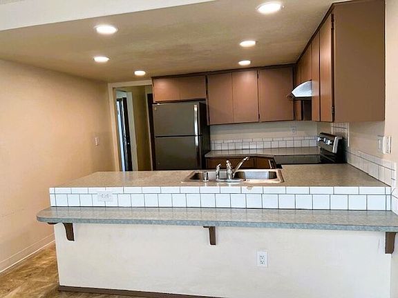 5th image of 6015 Beverly Ln #B