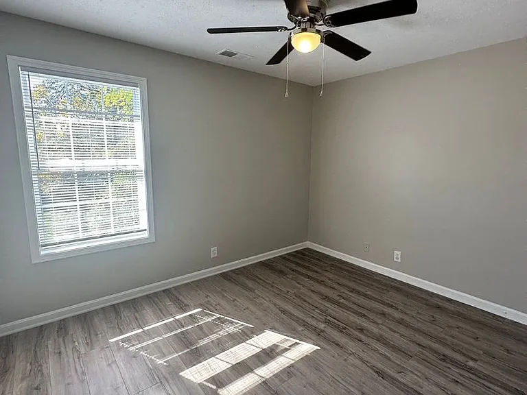 10012 Michaele Lane — Photo 12