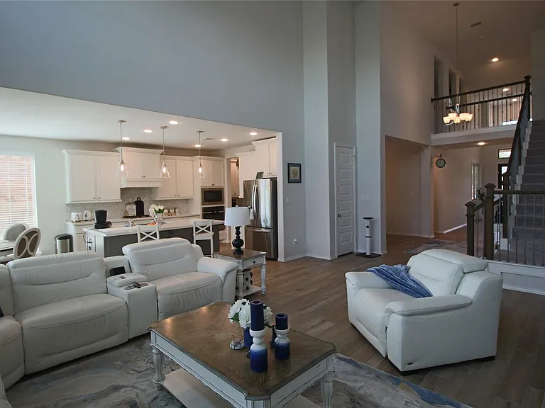 24727 Tanoureen Dr — Photo 17
