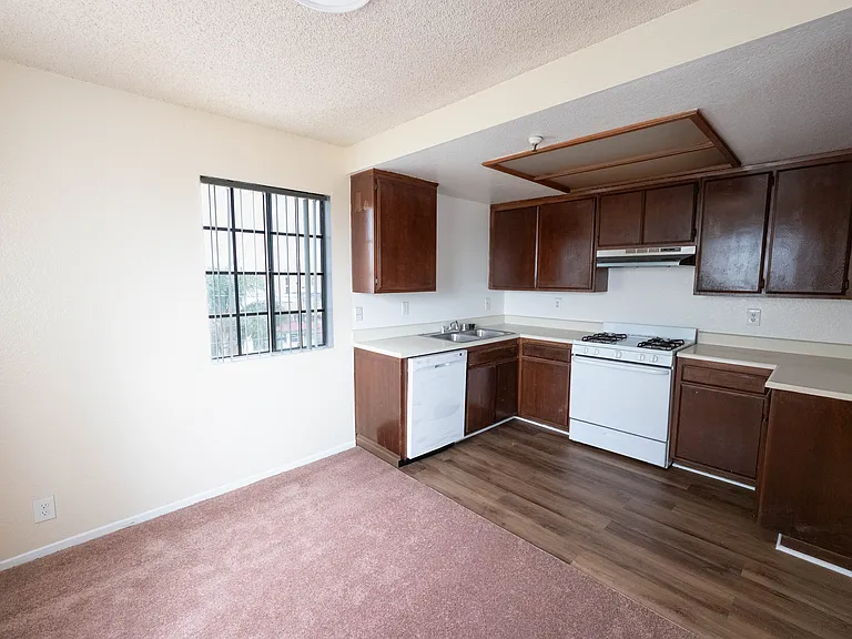 14110 Kornblum Ave #9 — Photo 2