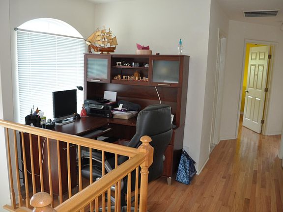5th image of 19 Wordsworth Ct