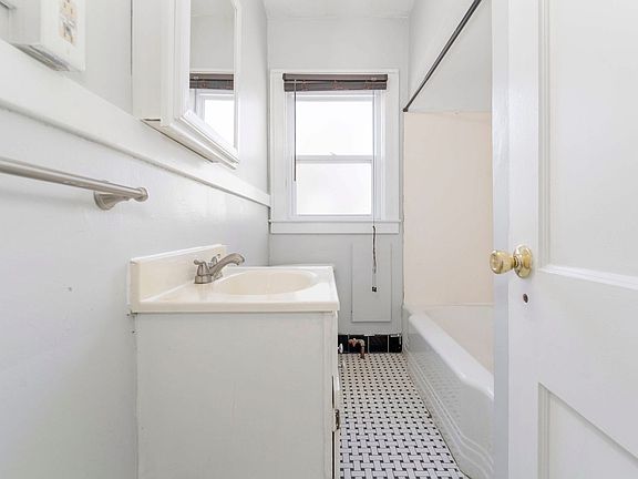 3rd image of 1000 Ellison Ave #3