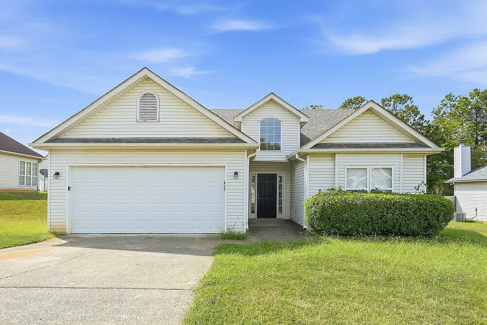 3 bed, 2.0 bath, 1160 sqft, $1,630 — Photo 1