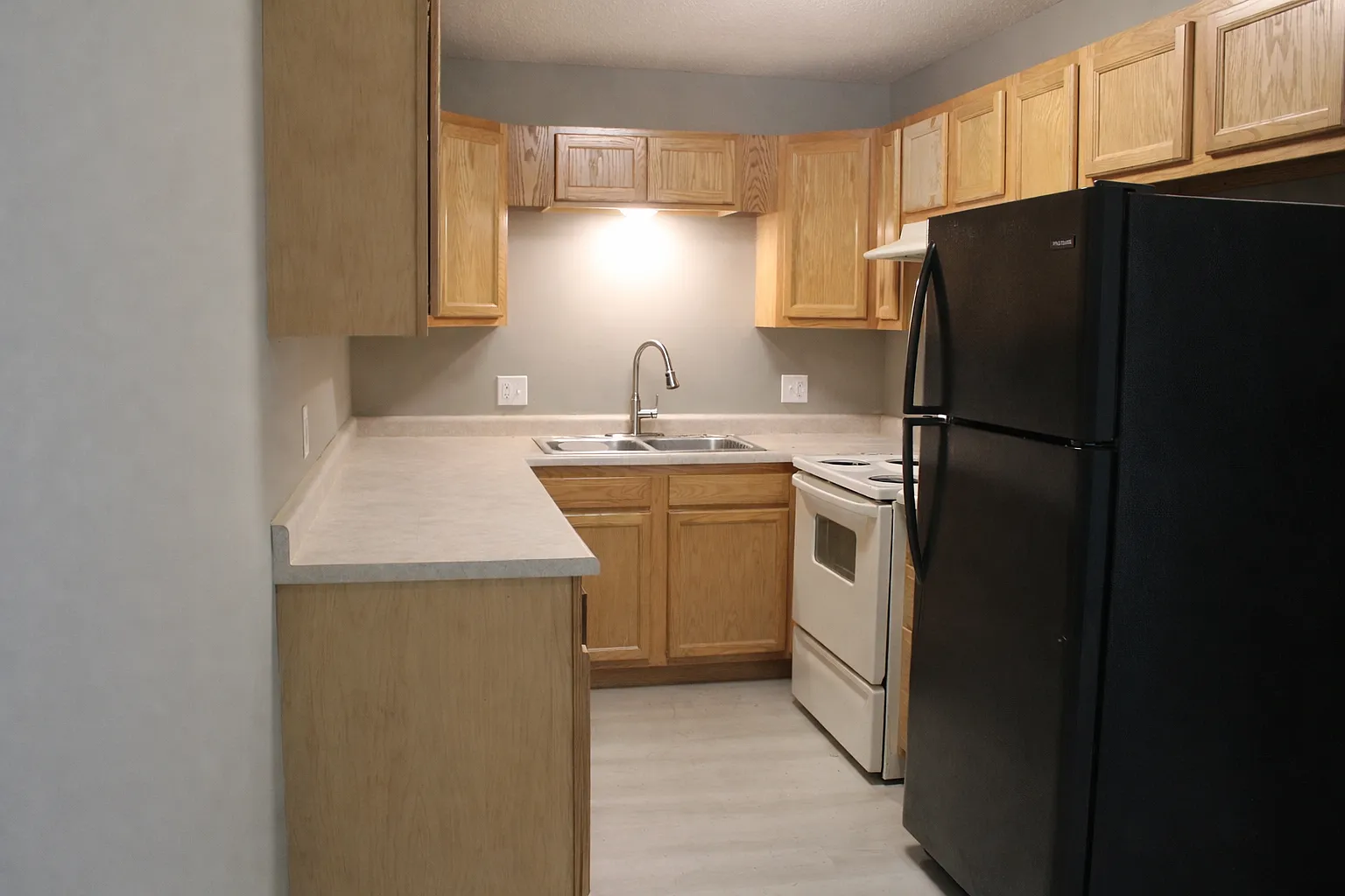 Allan Avenue Apartments — Photo 4