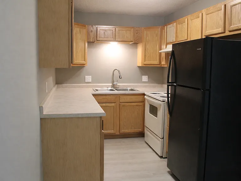 Allan Avenue Apartments — Photo 4