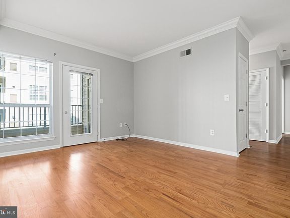 5th image of 4854 Eisenhower Ave Unit 251
