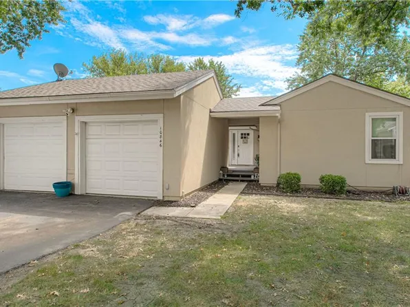 10846 Bradshaw St, Overland Park, KS 66210