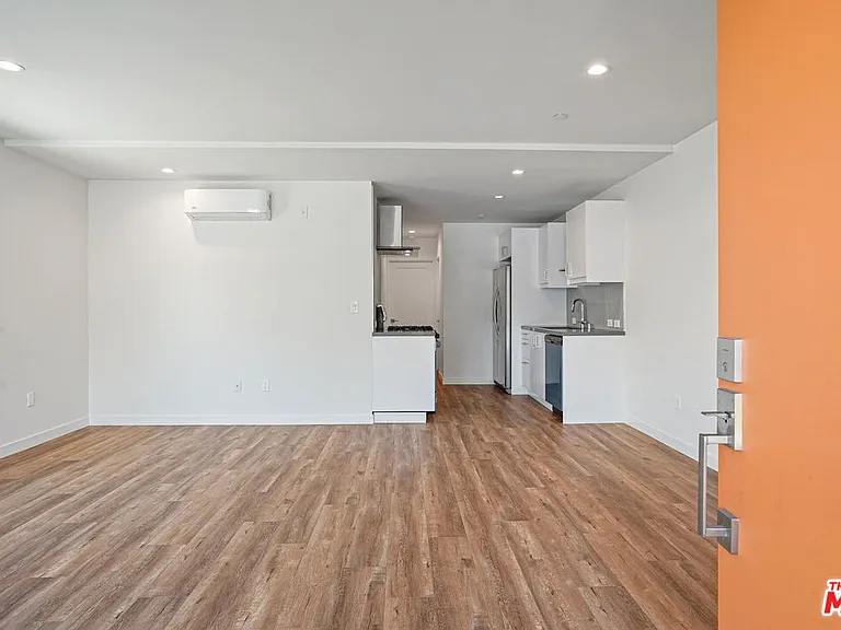 1166 S Cochran Ave #2 — Photo 2