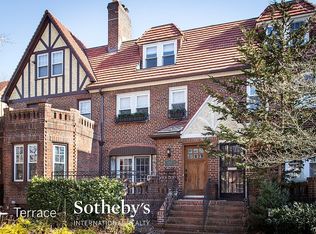 10208 Ascan Ave, Forest Hills, NY 11375