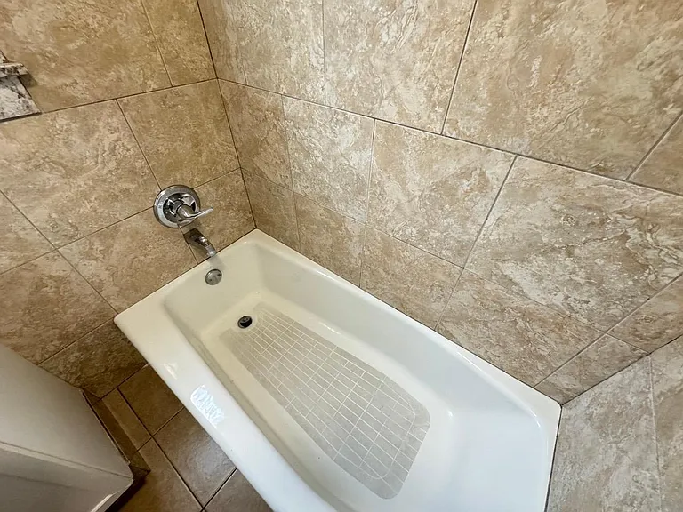 835 Bay St #1 — Photo 38