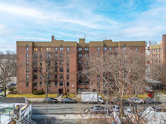 3rd image of 40 E 43rd St APT 4H