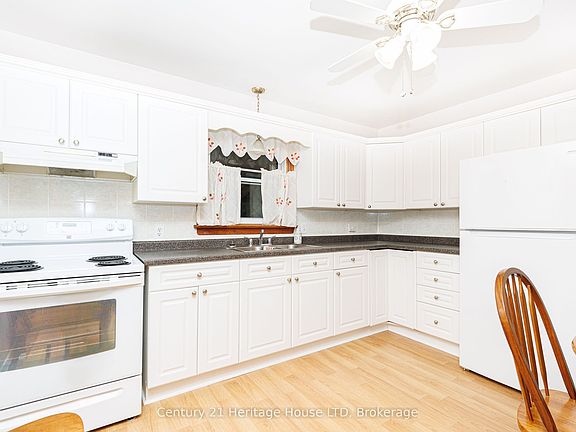 3rd image of 170 Aberdeen St