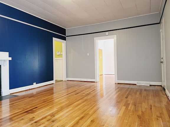 4th image of 105 N Liberty St