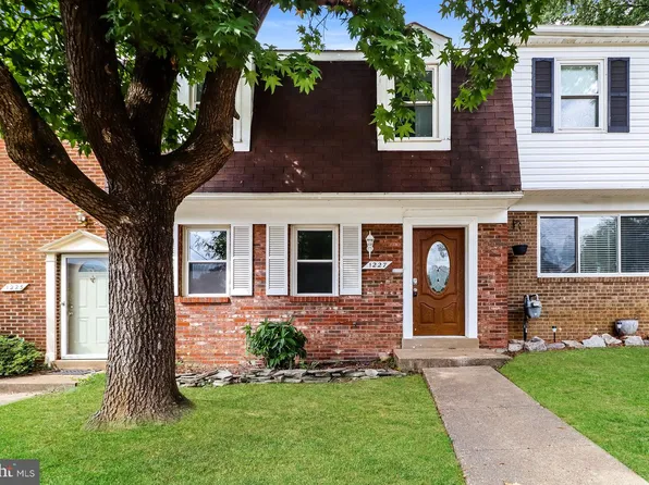 1227 Thomas Jefferson Pl, Fredericksburg, VA 22405