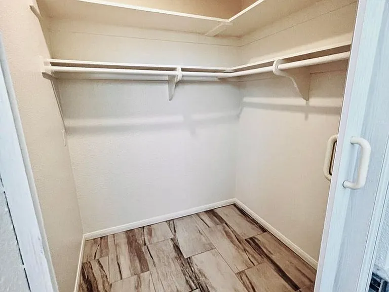 937 Shadow Lake Dr — Photo 14