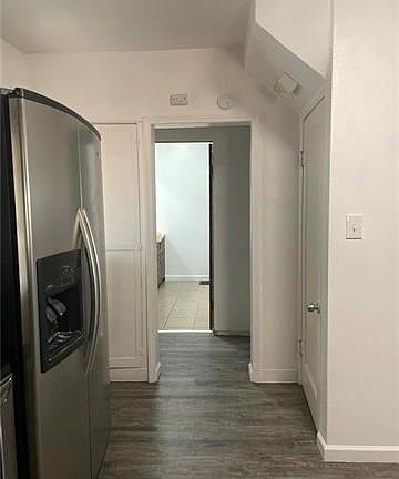 5th image of 805 E Pacific Ave