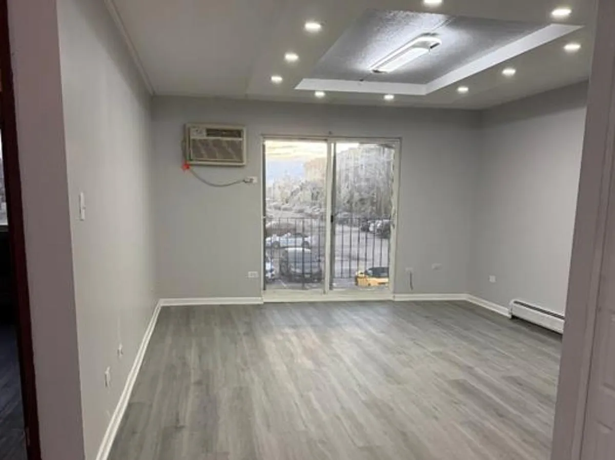 Building Photo - 280 Shorewood Dr #1C