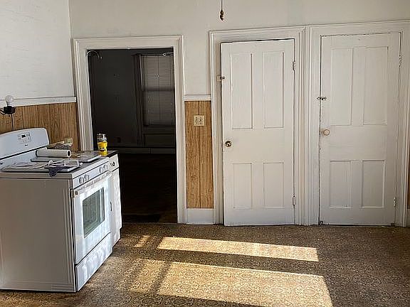 3rd image of 219 Montour St