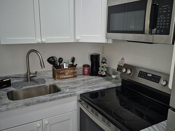 5th image of 7709 W Hanna Ave #B