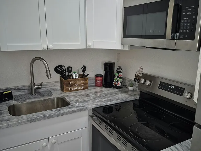 7709 W Hanna Ave #B — Photo 5