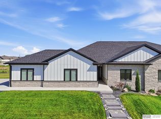 7900 Ponce Dr, Lincoln, NE 68516