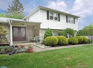 997 Warfield Ln, Huntingdon Valley, PA 19006