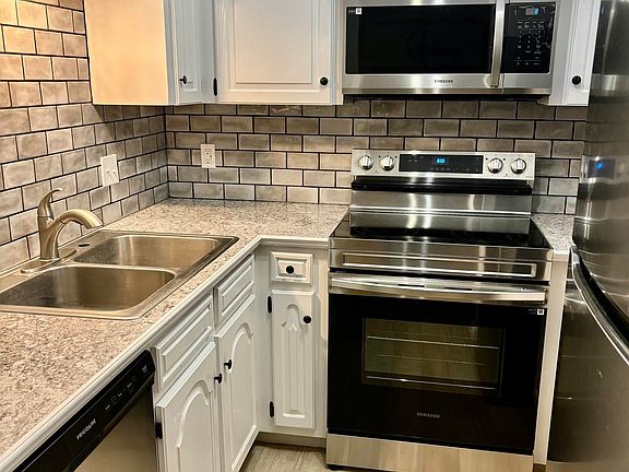 3rd image of 7 Perralena Ln