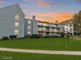 3559 Port Cove Dr APT 7, Waterford, MI 48328