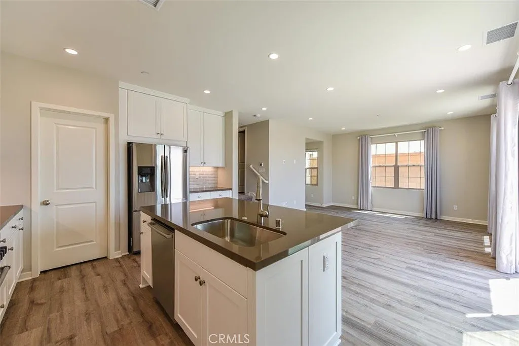 3 bed, 2.5 bath, 1600 sqft, $4,850 — Photo 1