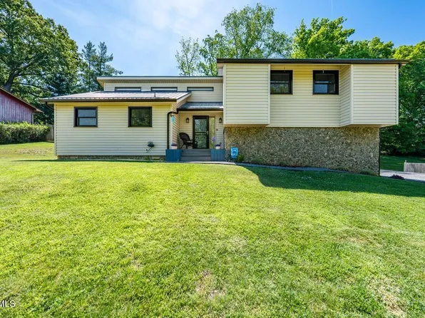 3540 McIntosh Dr, Kingsport, TN 37663