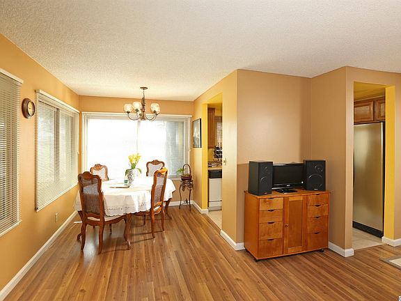 4th image of 6716 Clybourn Ave Unit 158