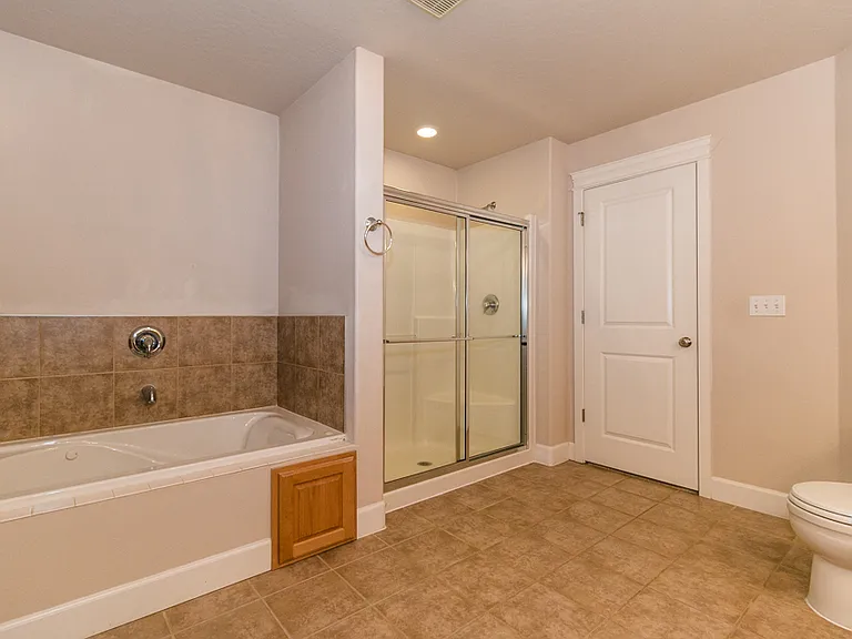 2743 Mallory Ln — Photo 9
