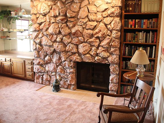4th image of 2400 Wood Ln