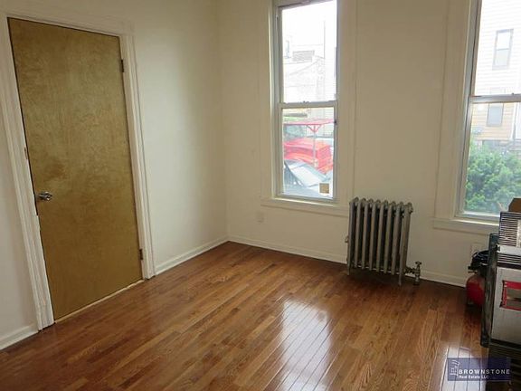3rd image of 361 20th St #1