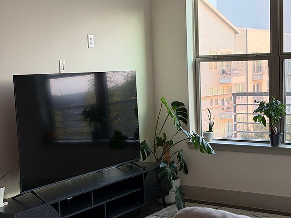 3rd image of 2300 W 5th St