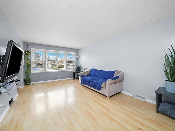 3rd image of 2713 W 97th St