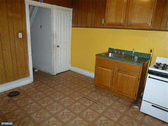 5th image of 2461 N Hollywood St