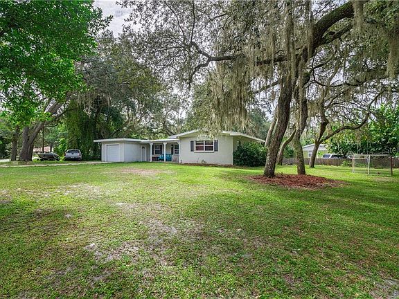 4th image of 34720 Dogwood Dr