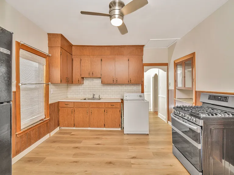 492 Metropolitan Ave #2 — Photo 8