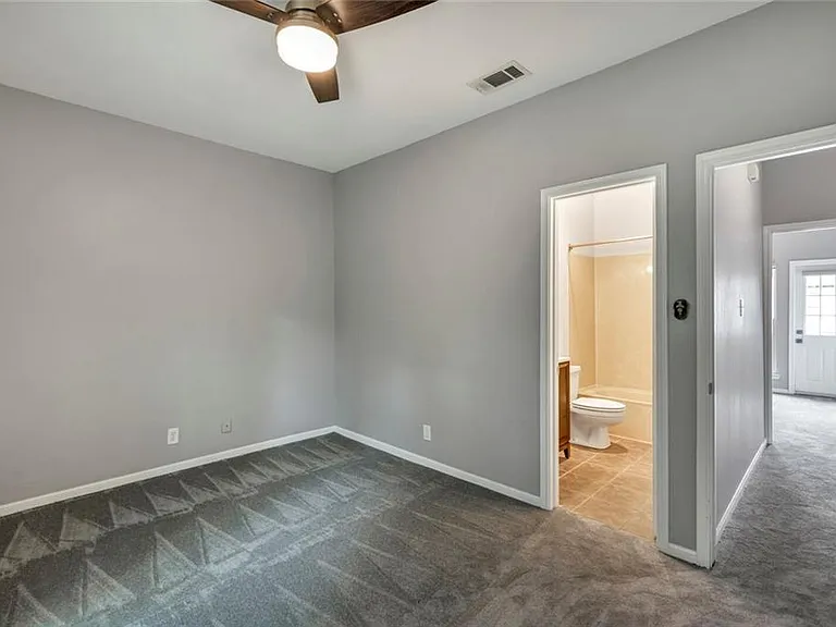 1307 Kinney Ave #110 — Photo 13